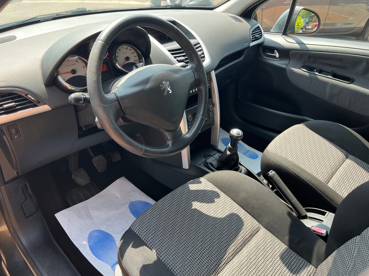 Peugeot 207 1.6 HDI 90 CH ACTIVE