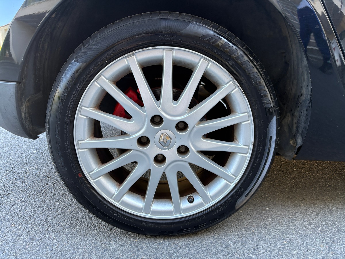 RENAULT Megane III - 1.9DCI 130CH - CARMINAT TOMTOM