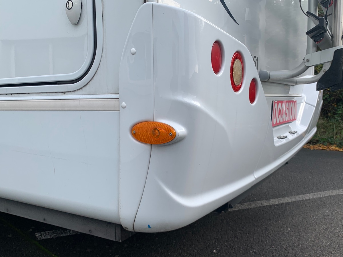 Capron A 140 ch | CAMERA DE RECUL |  LITS SUPPERPOSES | STORE EXTERIEUR | Climatisation manuelle