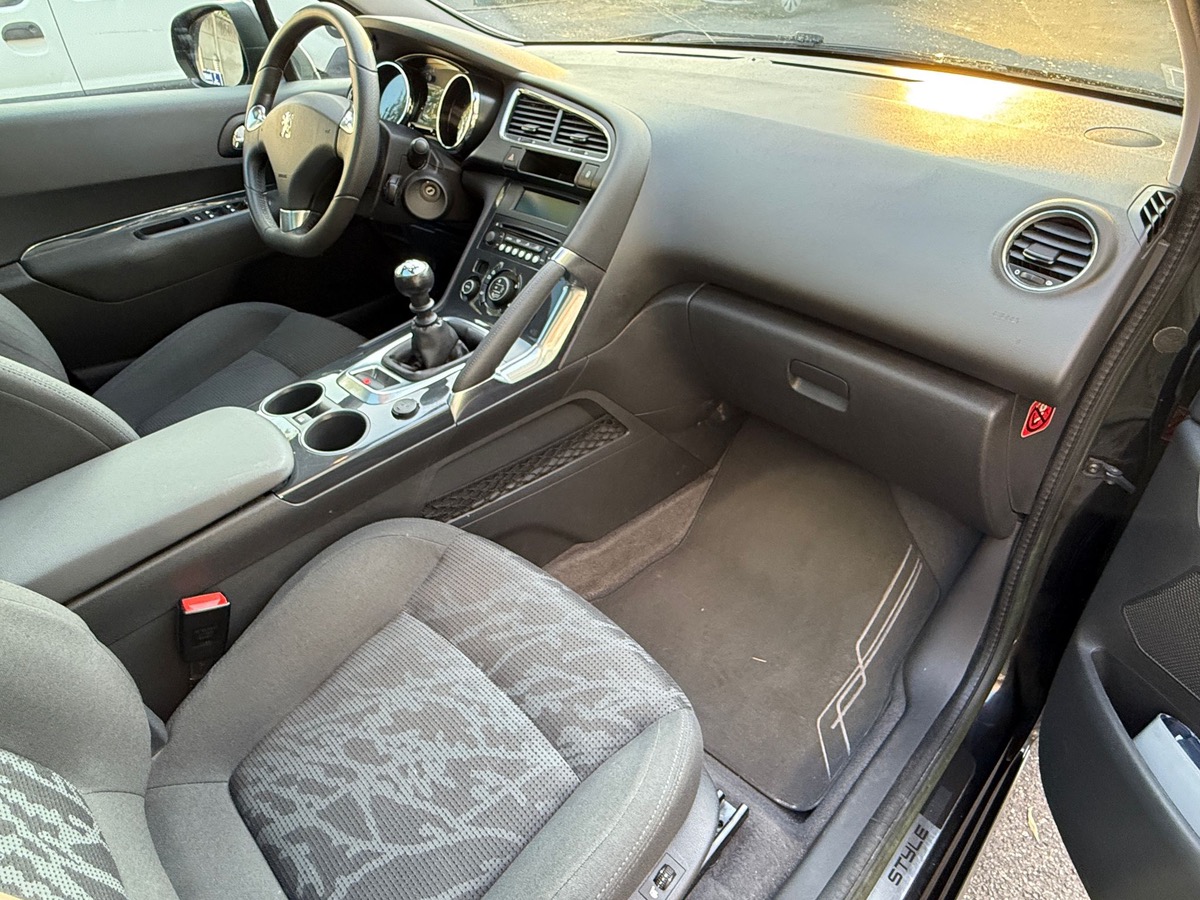 Peugeot 3008 1.6 HDI 115 CV style 1er main 4XCBL