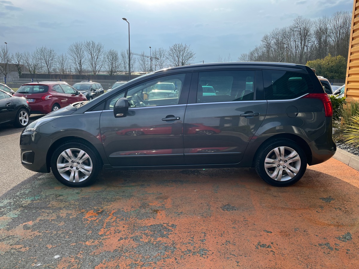 Peugeot 5008 Phase 2 1.6 e-HDi 120 ch ALLURE 7 PLACES