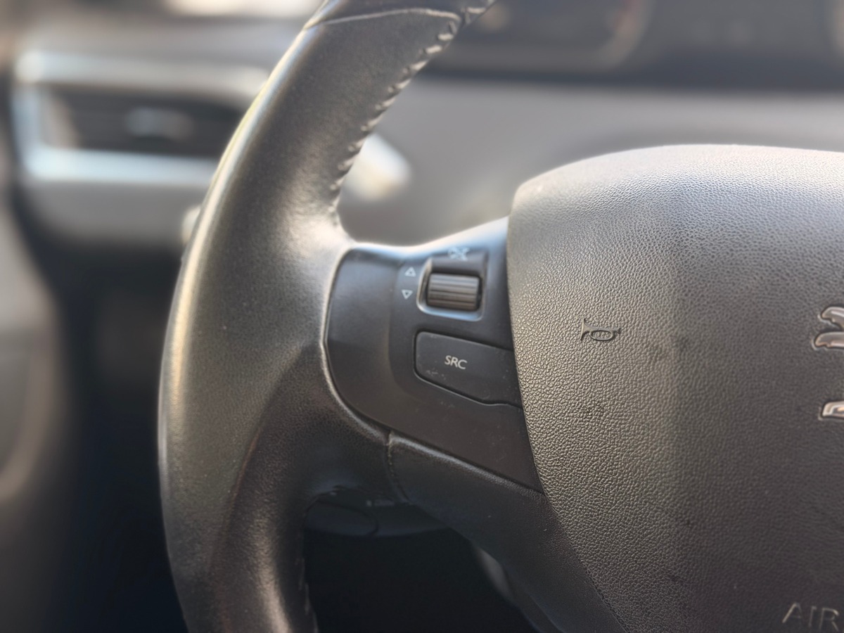 Peugeot 208 Signature 1.2 VTi 82 cv - Phase 2 - Distrib OK - Apple Carplay