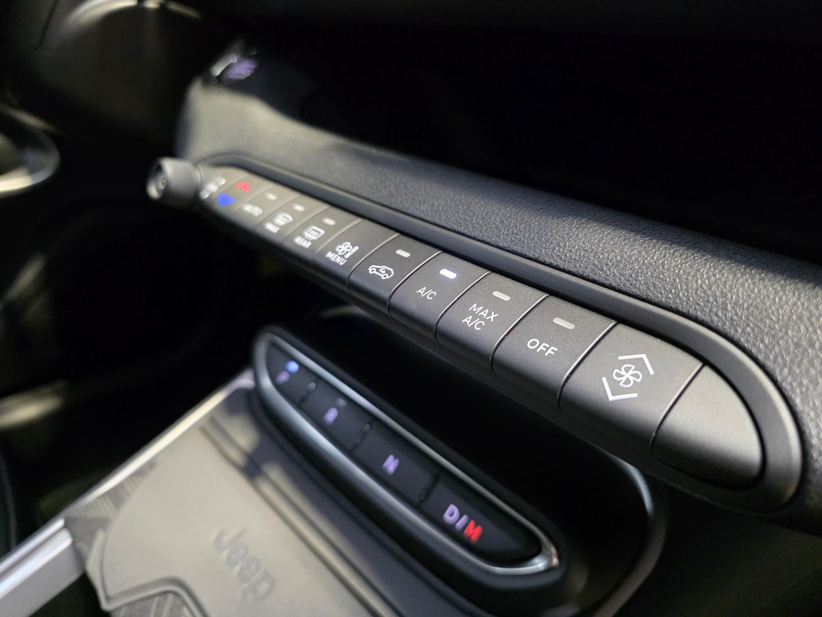 Jeep Avenger (2) 1.2 TURBO T3 100 E-HYBRID SUMMIT JBL / CAMERA C