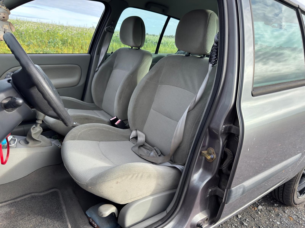 RENAULT Clio 1.6 16V