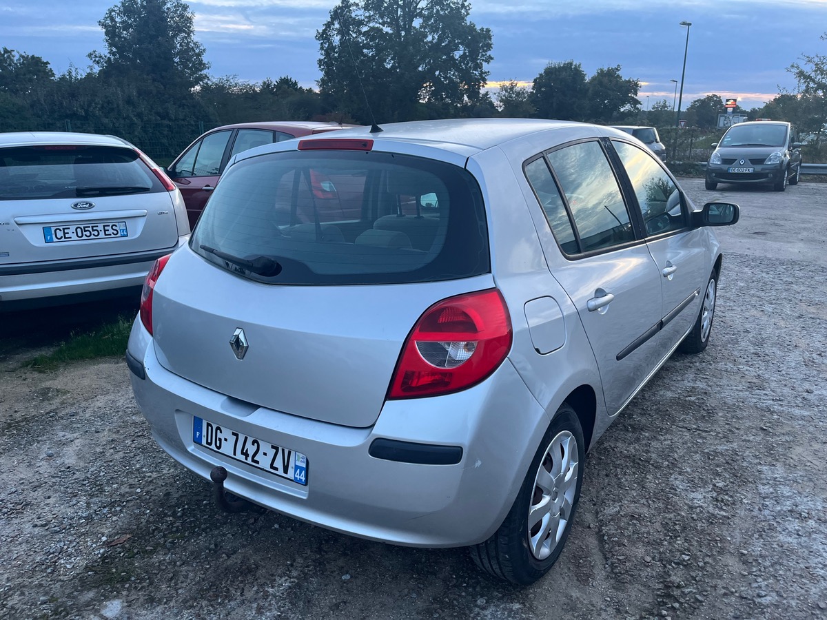 RENAULT Clio 1.5 dci 85 CH