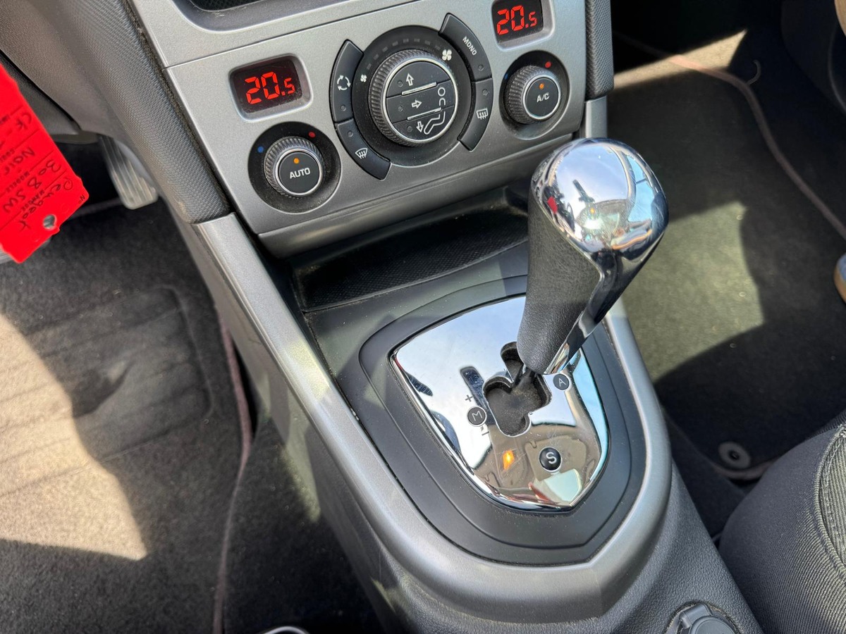 Peugeot 308 SW 1.6 HDI 112-7 PL- BOITE AUTOMATIQUE-DISTRIBUTION NEUVE