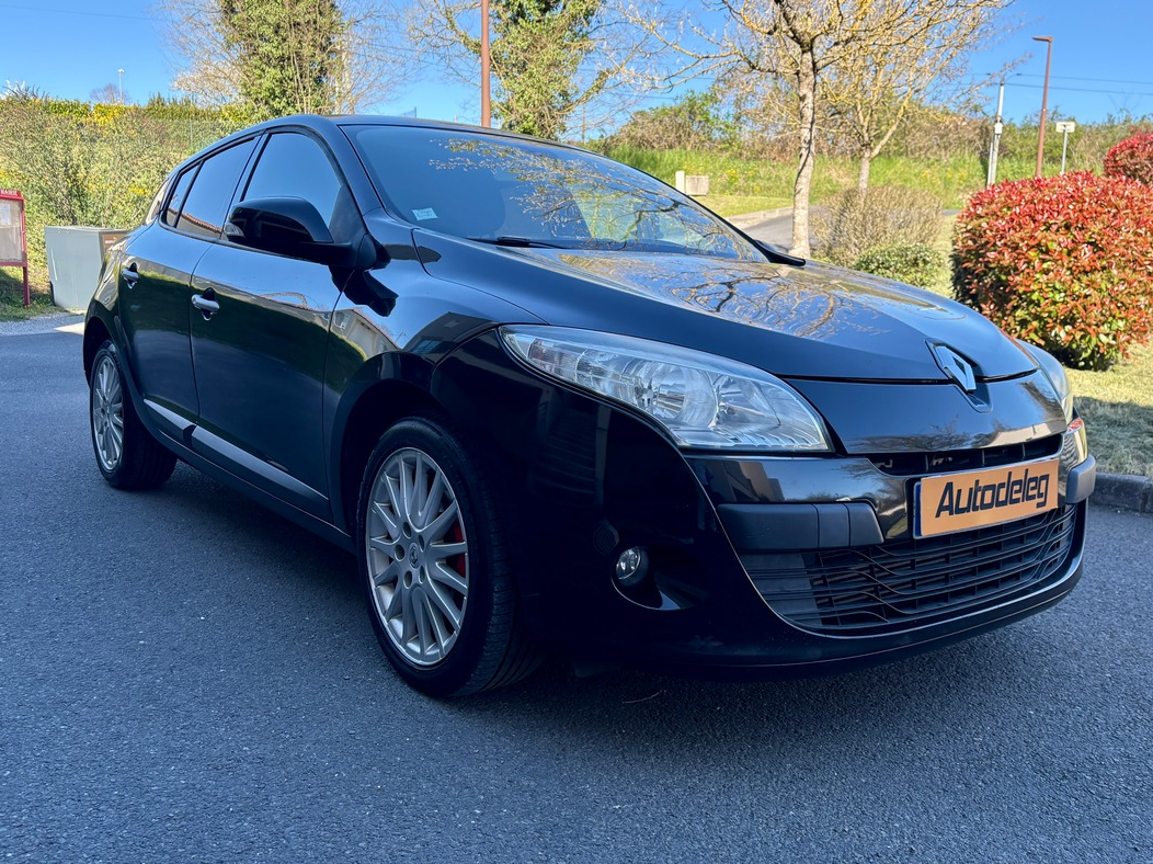 RENAULT Megane III - 1.9DCI 130CH - CARMINAT TOMTOM