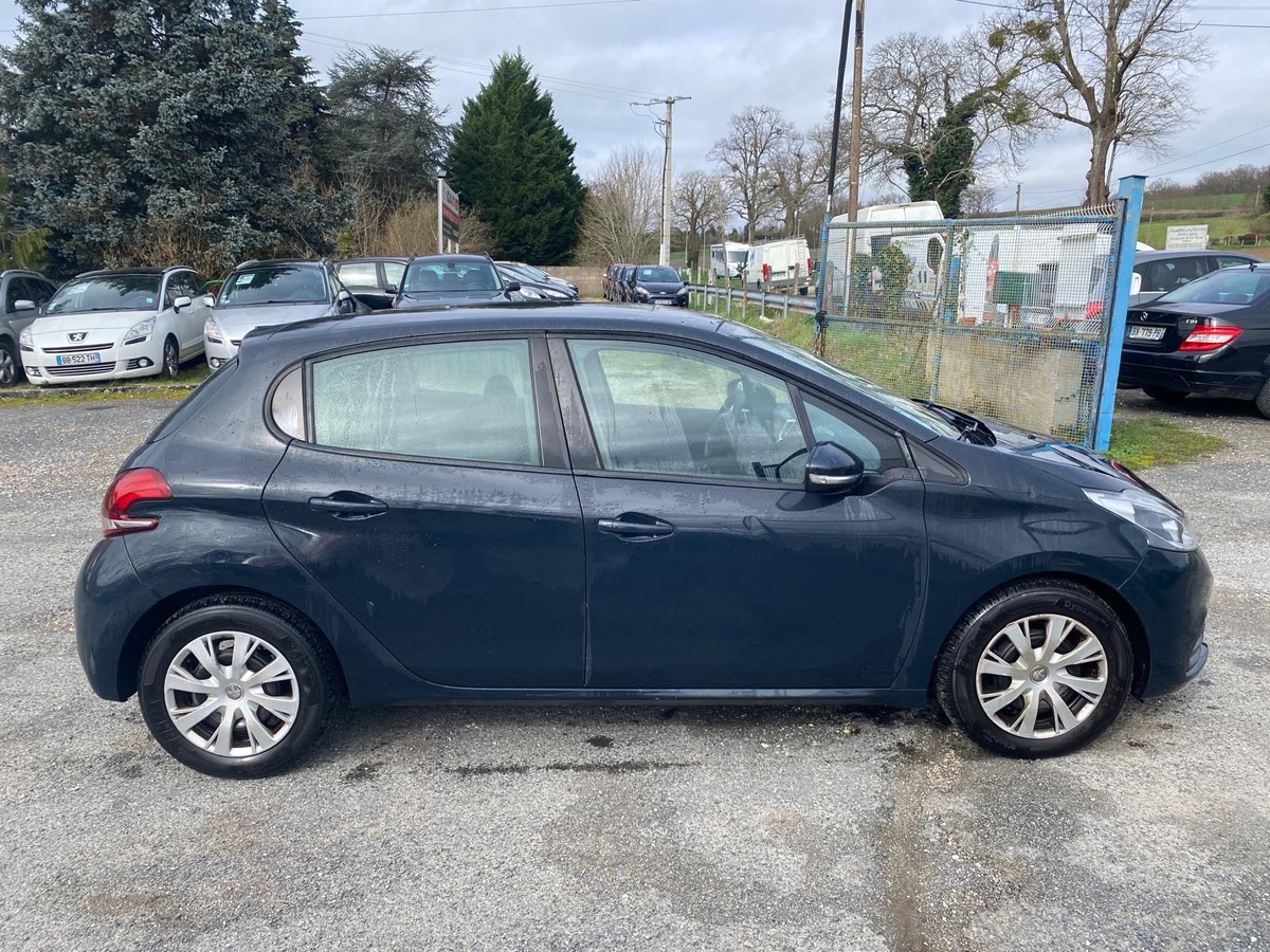 Peugeot 208 1.6 hdi 100cv 1ere main bon état général 