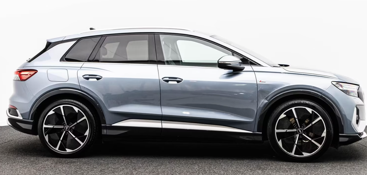 Audi Q4 e-tron 45 e-tron 265ch quattro S line/Toit ouvrant/Attelage