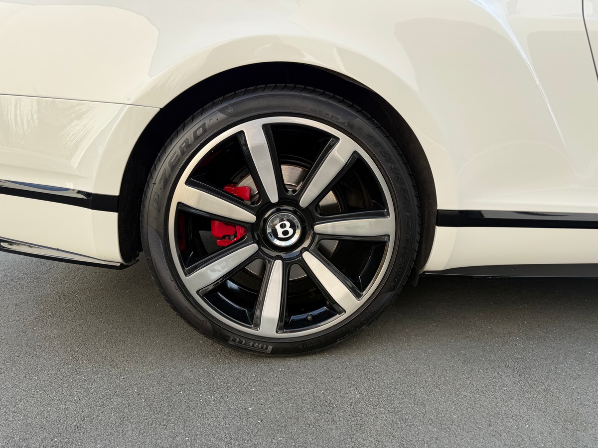 Bentley Continental GT 4.0 V8 S 528 CH / CARNET / 48101 KMS