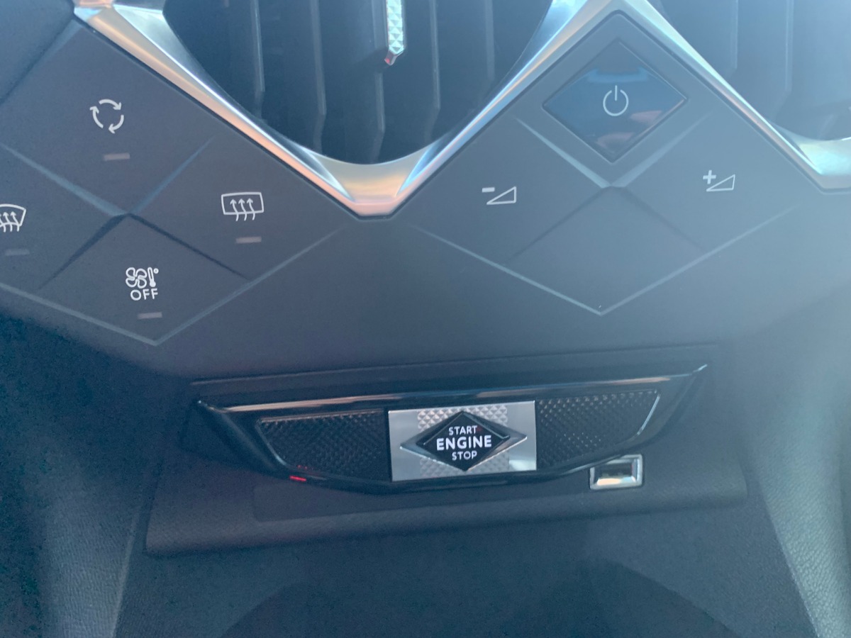 DS DS 3 110 chevaux | So Chic | Caméra de recul | Apple car play Android auto | Régulateur vitesse
