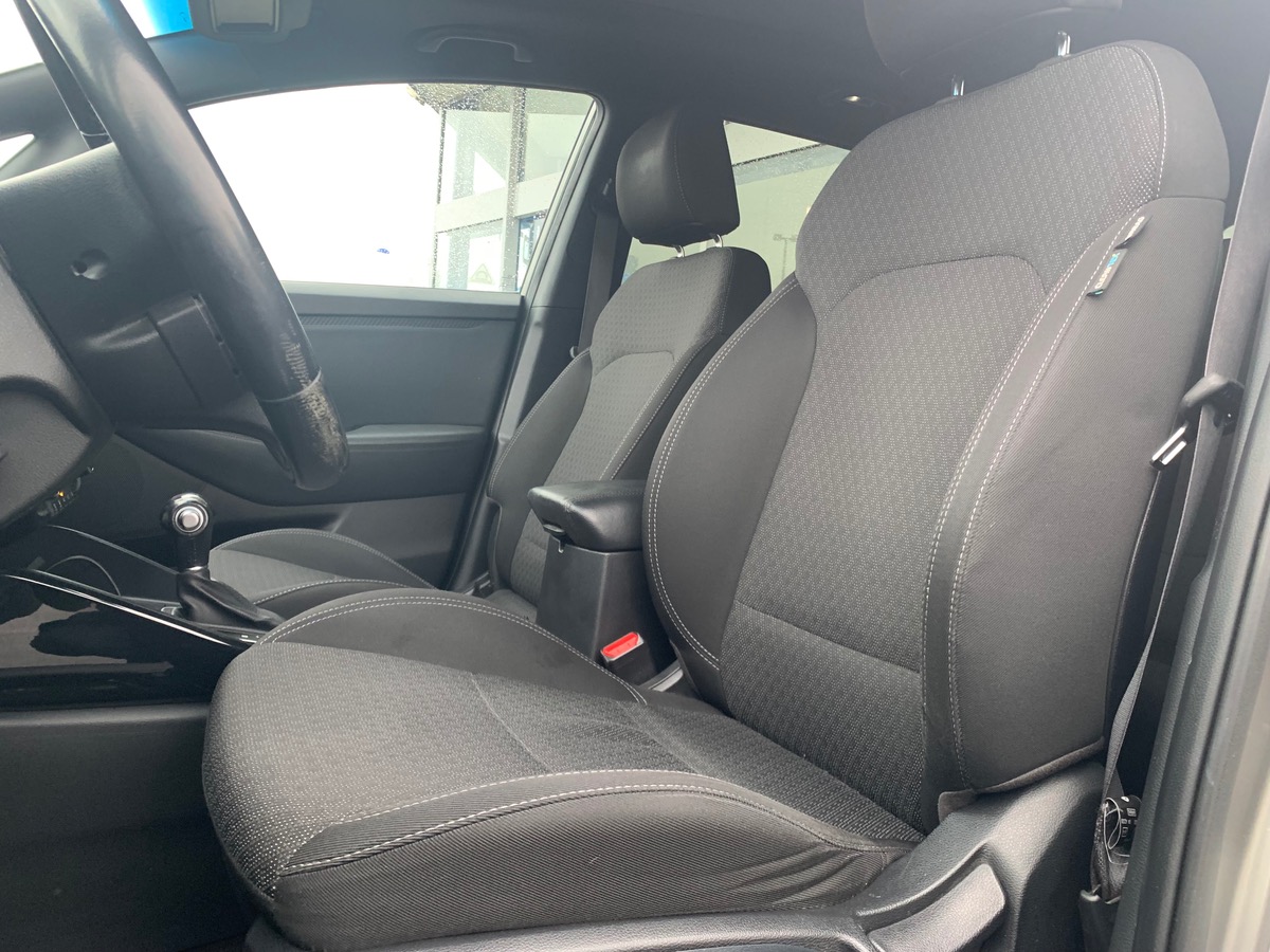 Kia Carens 141 ch | PREMIUM | 7 Places | Phase 2 | Attelage| Toit ouvrant | Caméra de recul | Jantes