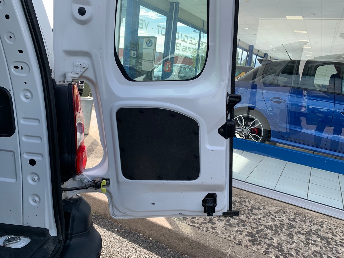 Peugeot Partner 100 ch | 5 Places | GPS | Climatisation | Attelage | Roue secours | Apple car play