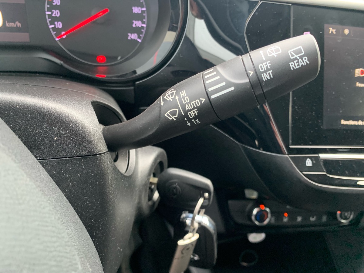 Opel Corsa 100 ch | Elegance business | Caméra recul | Contrôle des angles morts | GPS | Phares LED