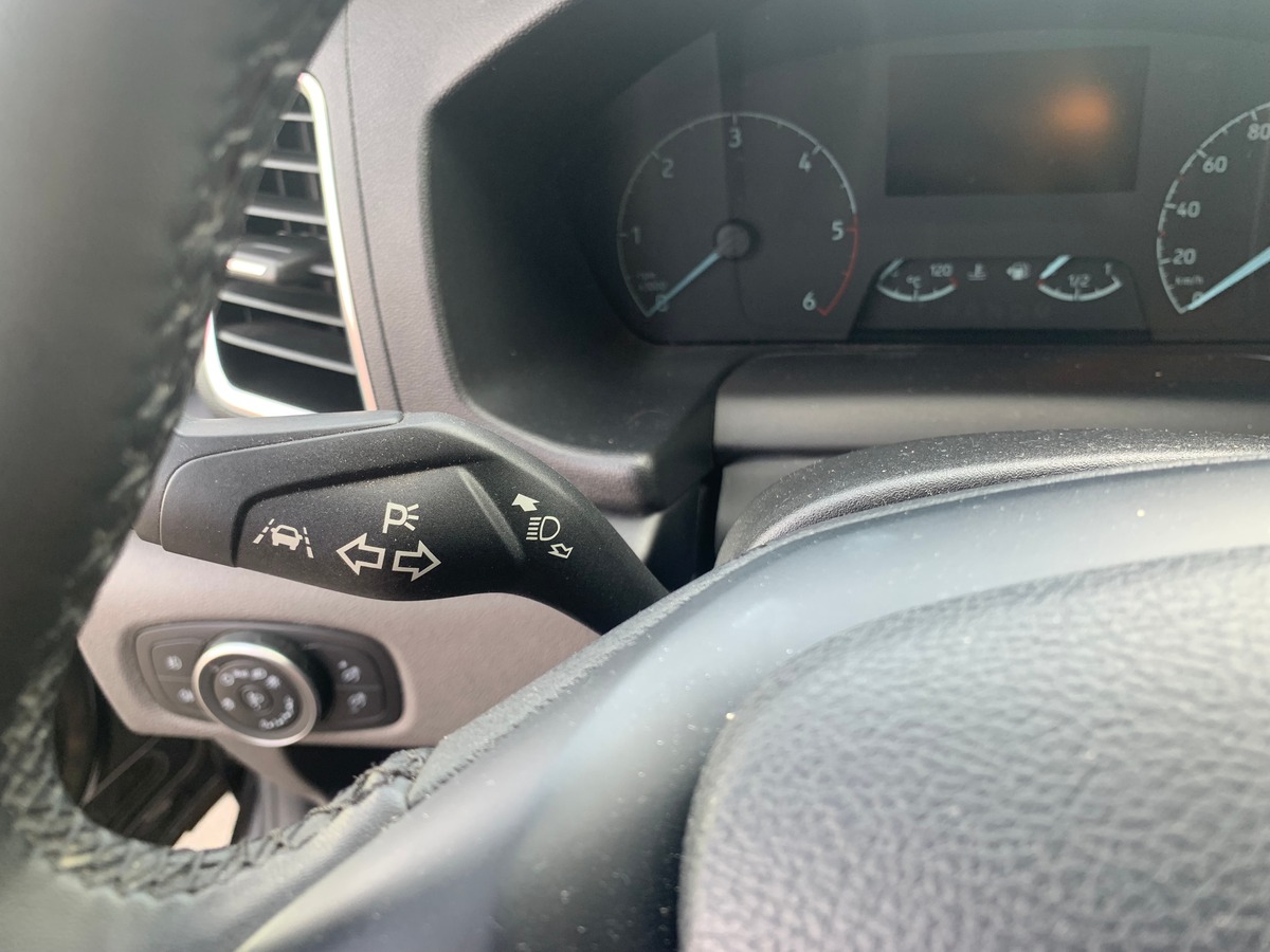 Ford TRANSIT CUSTOM 170 ch | SPORT | 5 Places | L1H1 | Premiére MAIN | Caméra de recul | Attelage