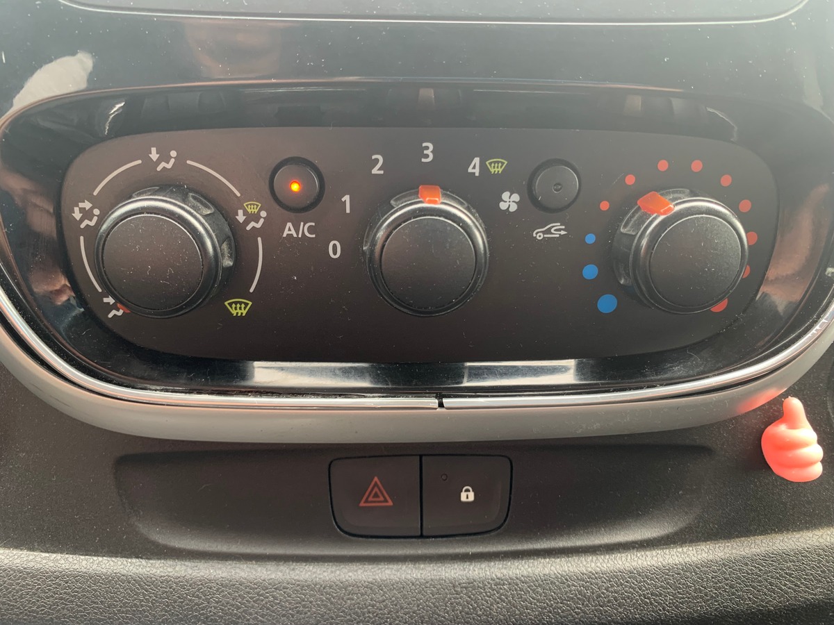 RENAULT Trafic 95 chevaux | 3 Places | Régulateur de vitesse | GPS | Climatisation | Bluetooth