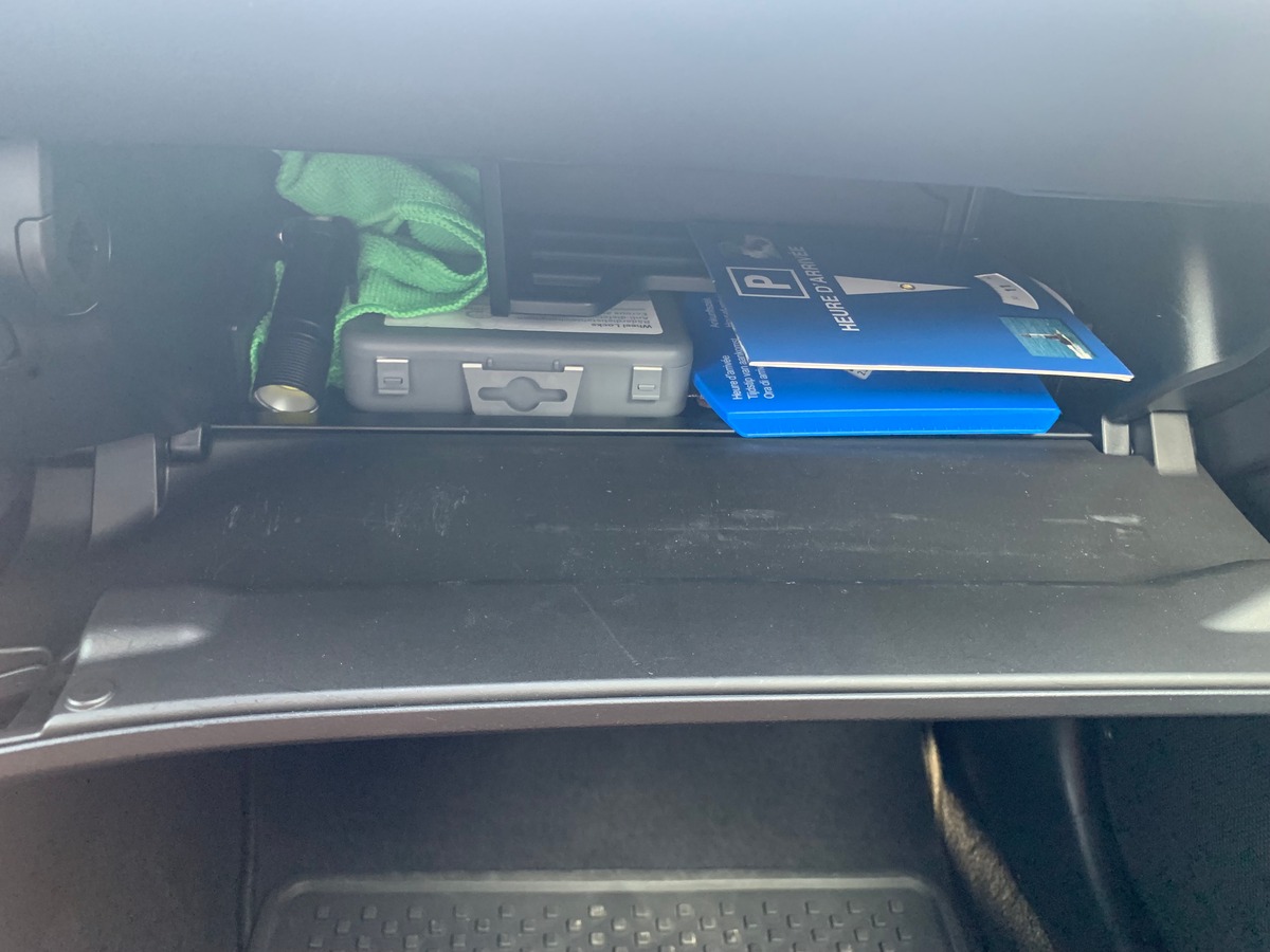 Lexus UX 250 | 185 ch | Luxe Techno | Contrôle angles morts | Caméra recul | Hayon électrique