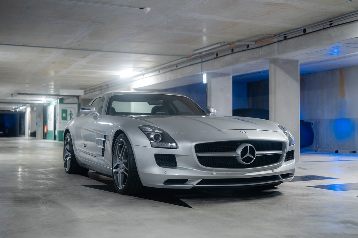 Mercedes-Benz SLS
