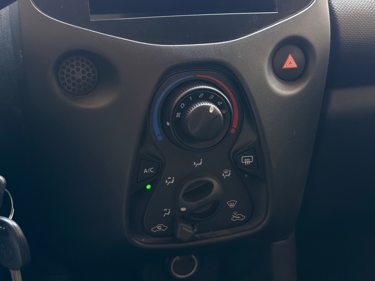 Toyota Aygo II 1.0 69cv X-play - idéal jeune conducteur