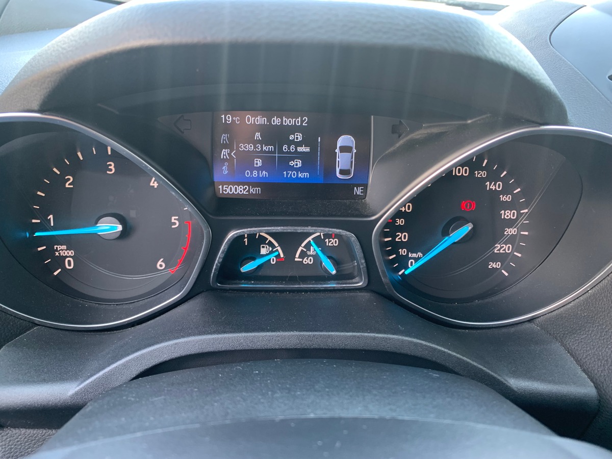 Ford Kuga 120 chevaux | St-Line | Caméra de recul | Attelage | GPS | Coffre assisté électriquement