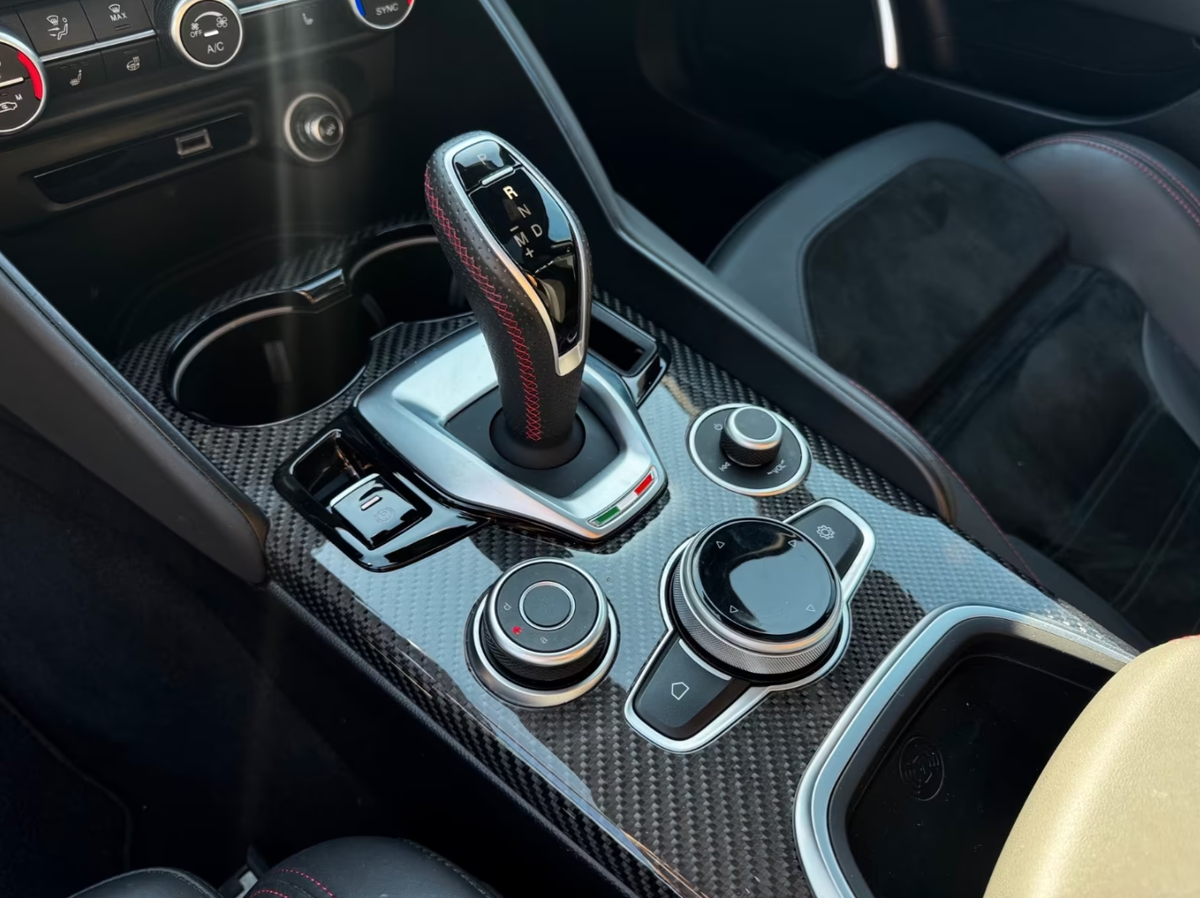 Alfa Romeo Giulia 2.0 TB 280ch Estrema Q4 AT8 Toit ouvrant Harman-Kardon