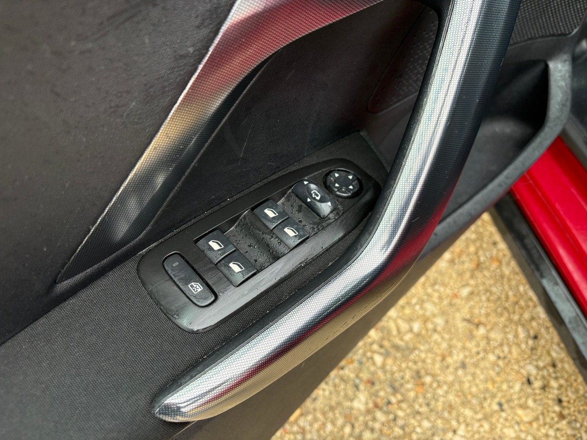 Peugeot 2008 1.2 110CH  Version ALLURE