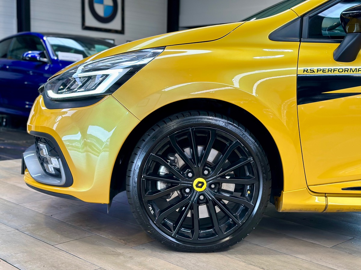 RENAULT Clio IV RS (2) 1.6 200 EDC6