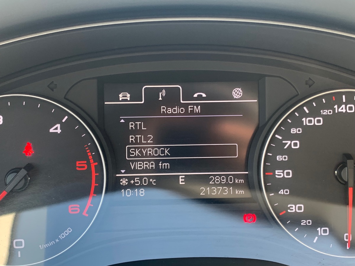 Audi A6 Avant 204 ch | V6 | Radar de stationnement avant arriére | Régulateur vitesse | GPS | Cuir