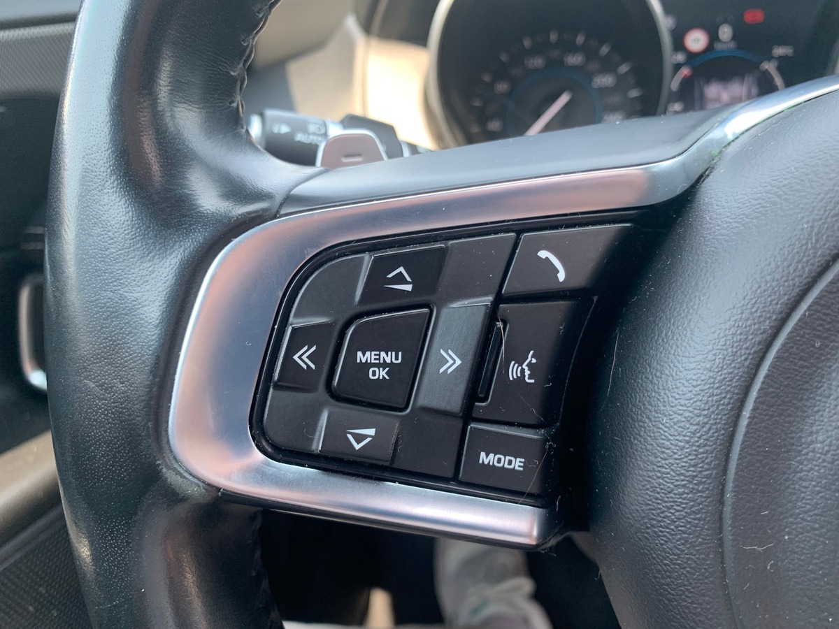 Jaguar XE 240 chevaux | R Sport | GPS | Régulateur de vitesse | Toit ouvrant | Audio MERIDIAN | Cuir