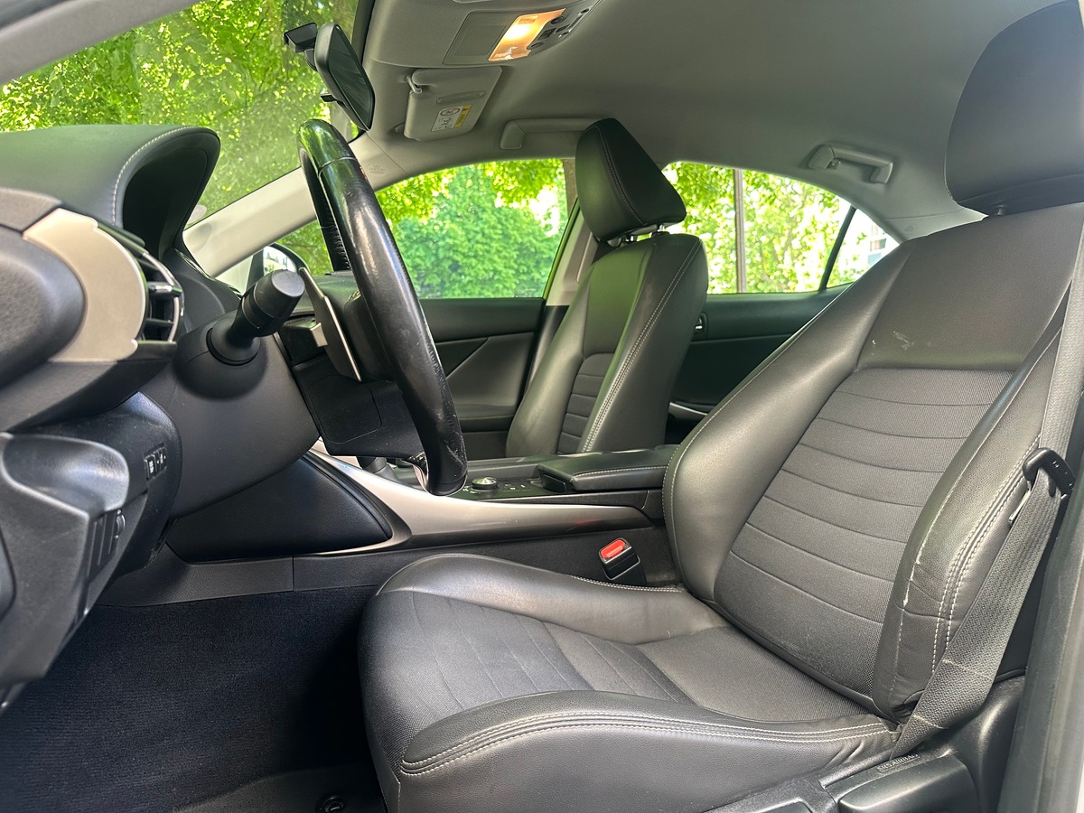 Lexus IS300 H Business E-CVT 181 cv Entretien Lexus