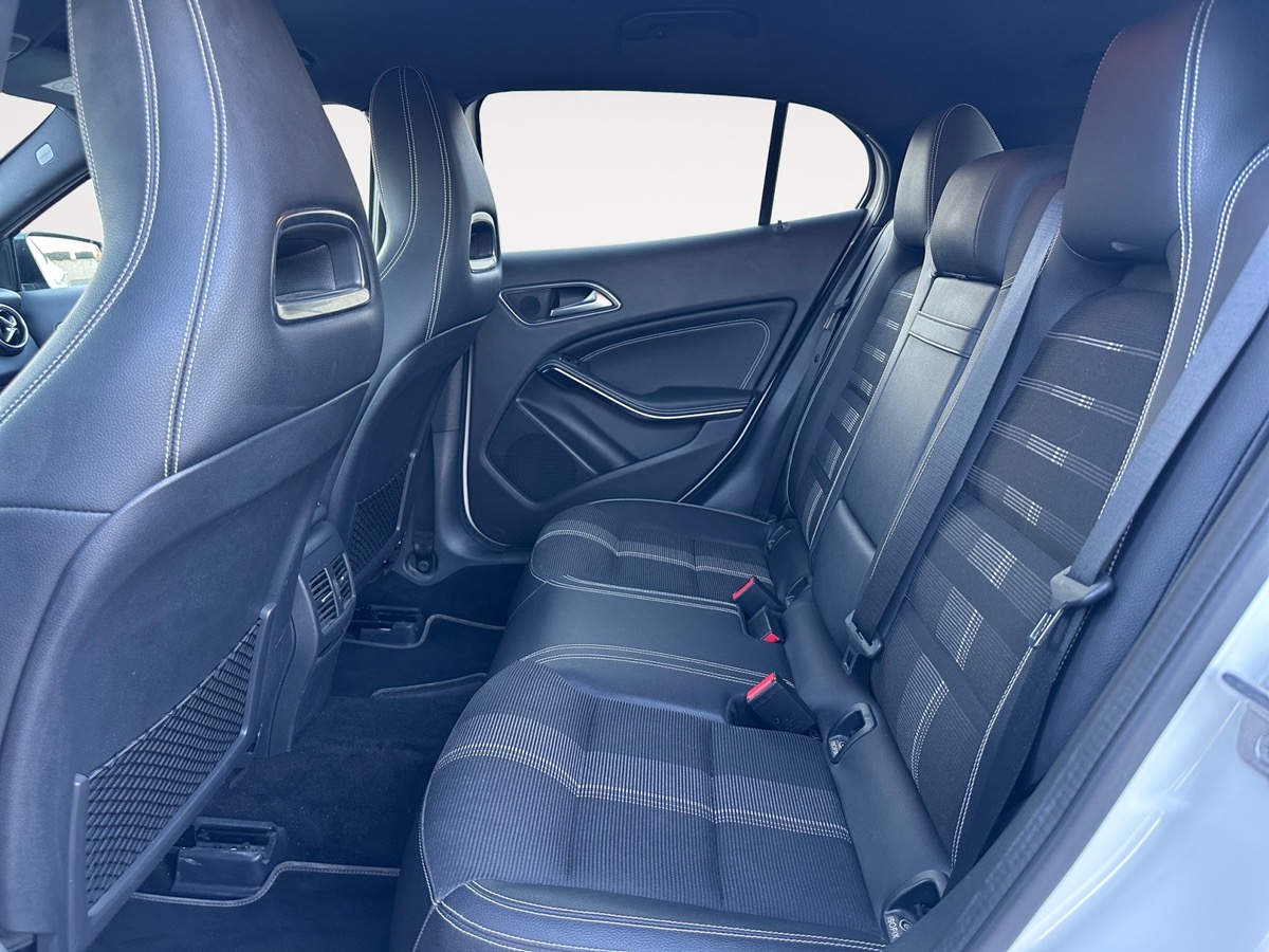 Mercedes-Benz GLA 200 DCT 4MATIC SENSATION