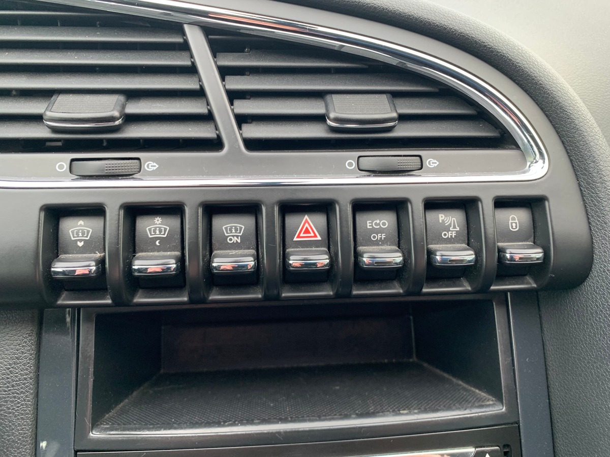 Peugeot 3008 200 ch | 2.0 e-HDi HYbrid4 Pack ETG6 + Electric | GPS | Bluetooth | Régulateur vitesse