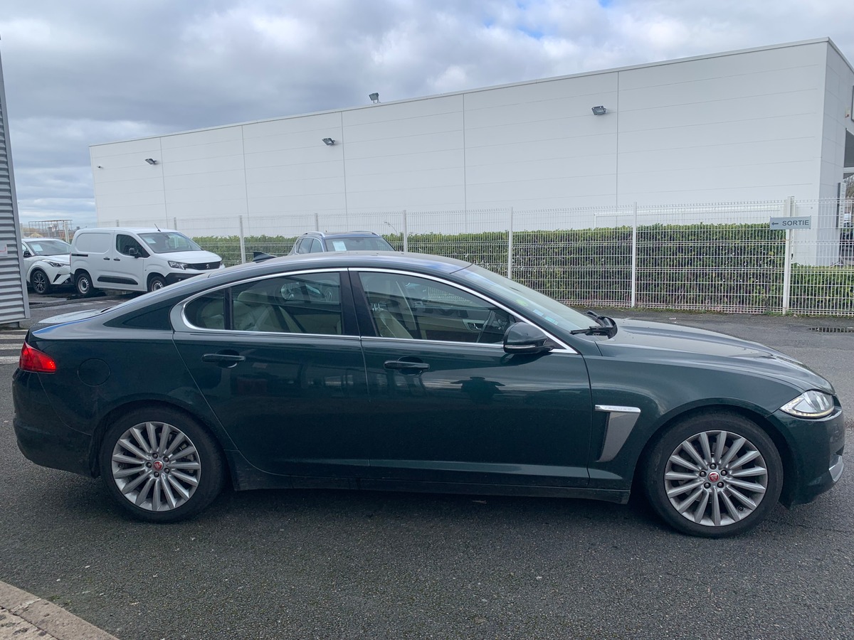 Jaguar XF 240 ch | V6 | R-Sport | Caméra recul | Sièges sport | Régulateur vitesse | GPS | Bluetooth