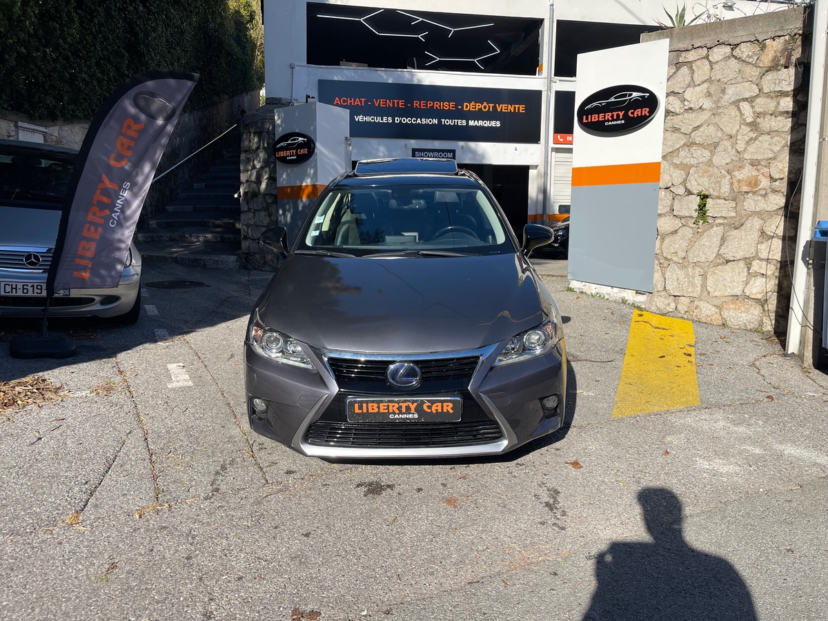 Lexus CT200H 200 H 1.8 VVT-i 136 CV Sport Design / Jantes Noires / Toit Ouvrant / Caméra de recul
