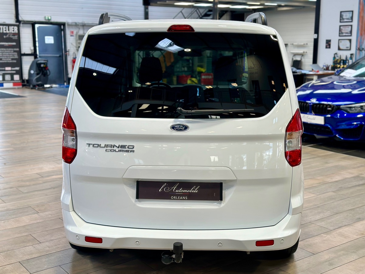 Ford Tourneo Courier (2) 1.5 TDCi 100 Titanium BVM6 + Attelage h