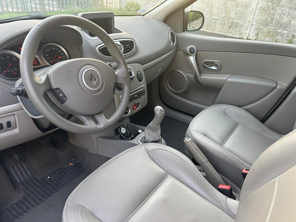 RENAULT Clio 1.2 100 CV initiale  en 4 XCBLue