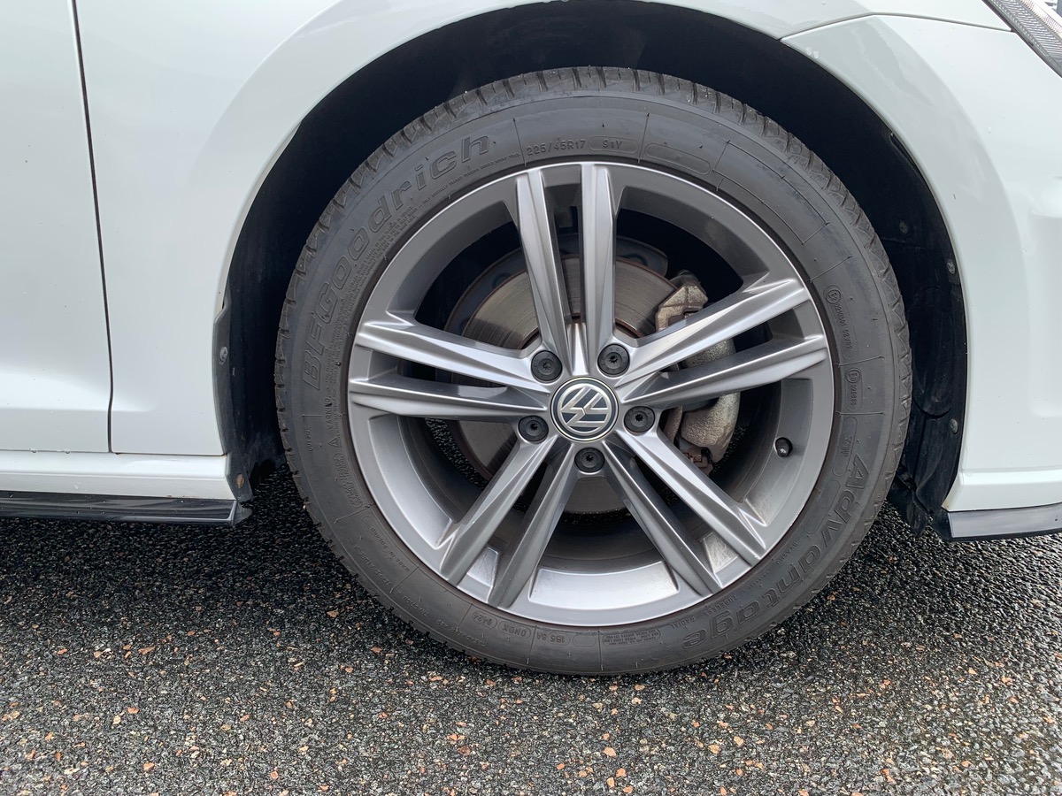 Volkswagen Golf VII 1.5 TSI 150 | Carat | Pack sport R-Line extérieur | Feux xénon | Caméra de Recul