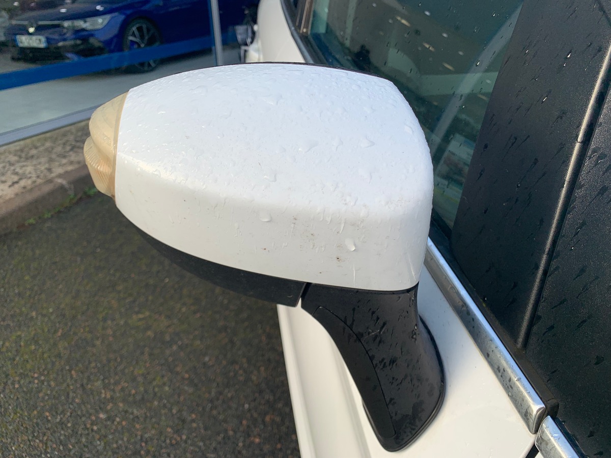 Ford Kuga 140 | TREND | Radar de stationnement avant arriére | Attelage | Climaisation | Jantes 17''