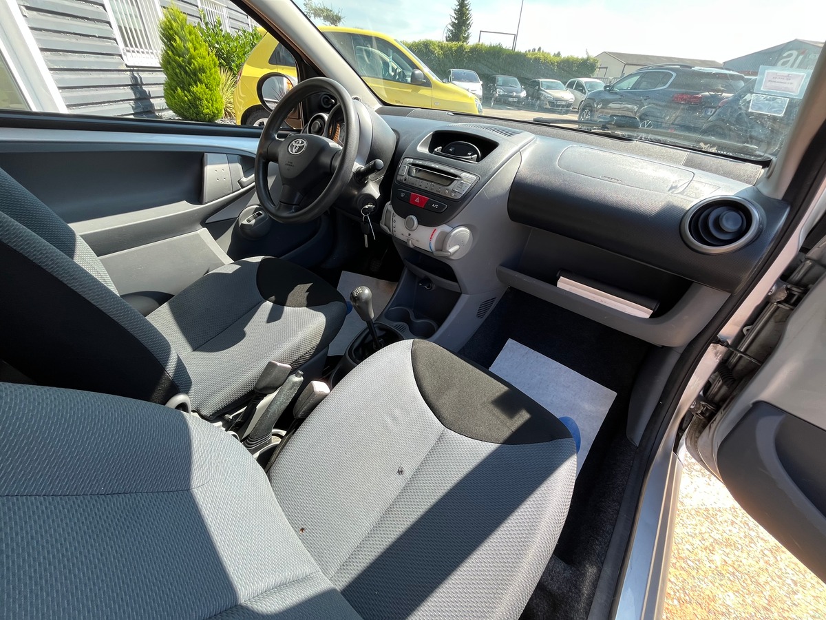Toyota Yaris 1.0 VVTi 68 CH LINEA SOL