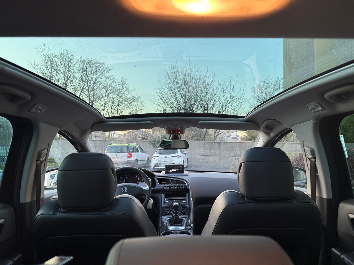 Peugeot 3008 1.6 HDI 115 CV Roland Garros 4XCBLeux