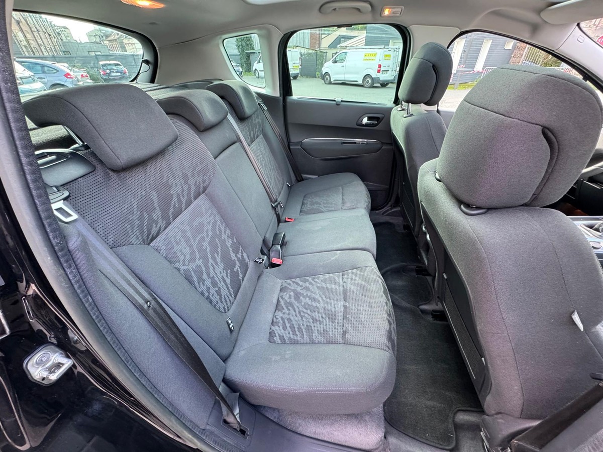 Peugeot 3008 1.6 HDi 115cv Allure - Attelage - Garantie