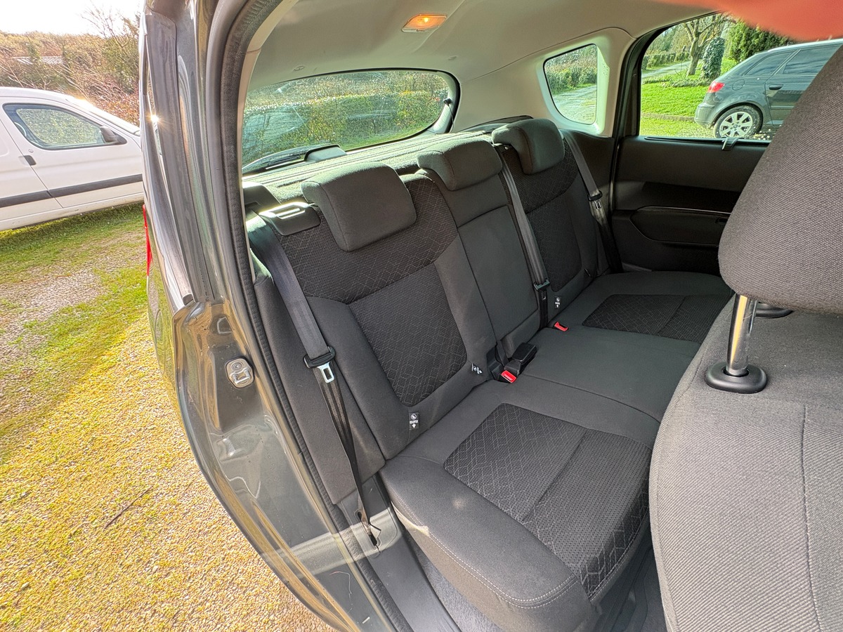 Peugeot 3008 1.6 hdi - 115CH - 6CV
