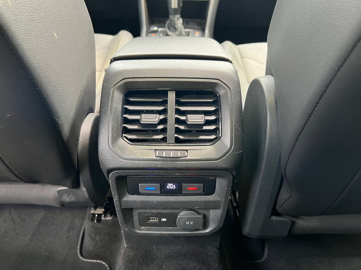 Volkswagen Tiguan II 2.0 TDI 150 DSG7 R-LINE  ATTELAGE/TOIT PANO/CARPLAY/