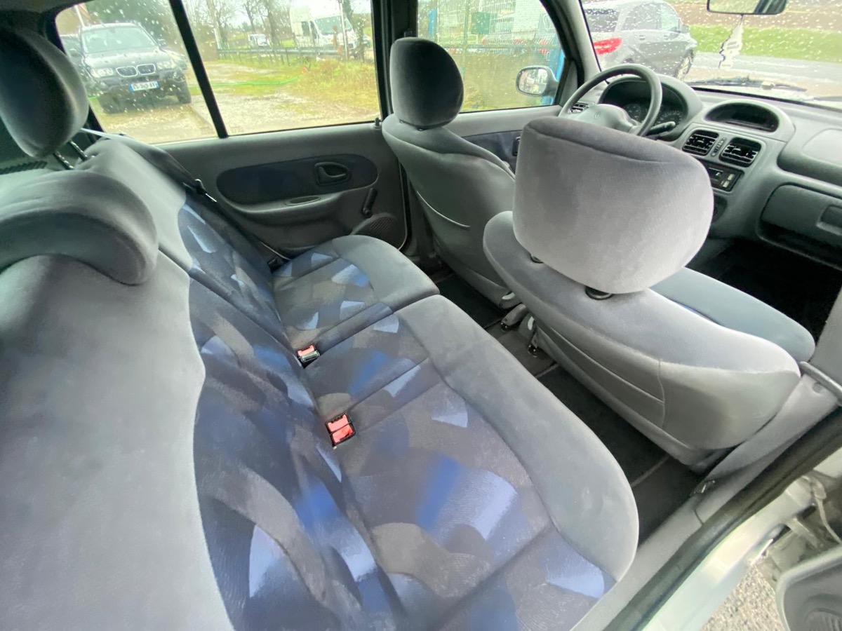 RENAULT Clio 1.4i 100cv extrême 