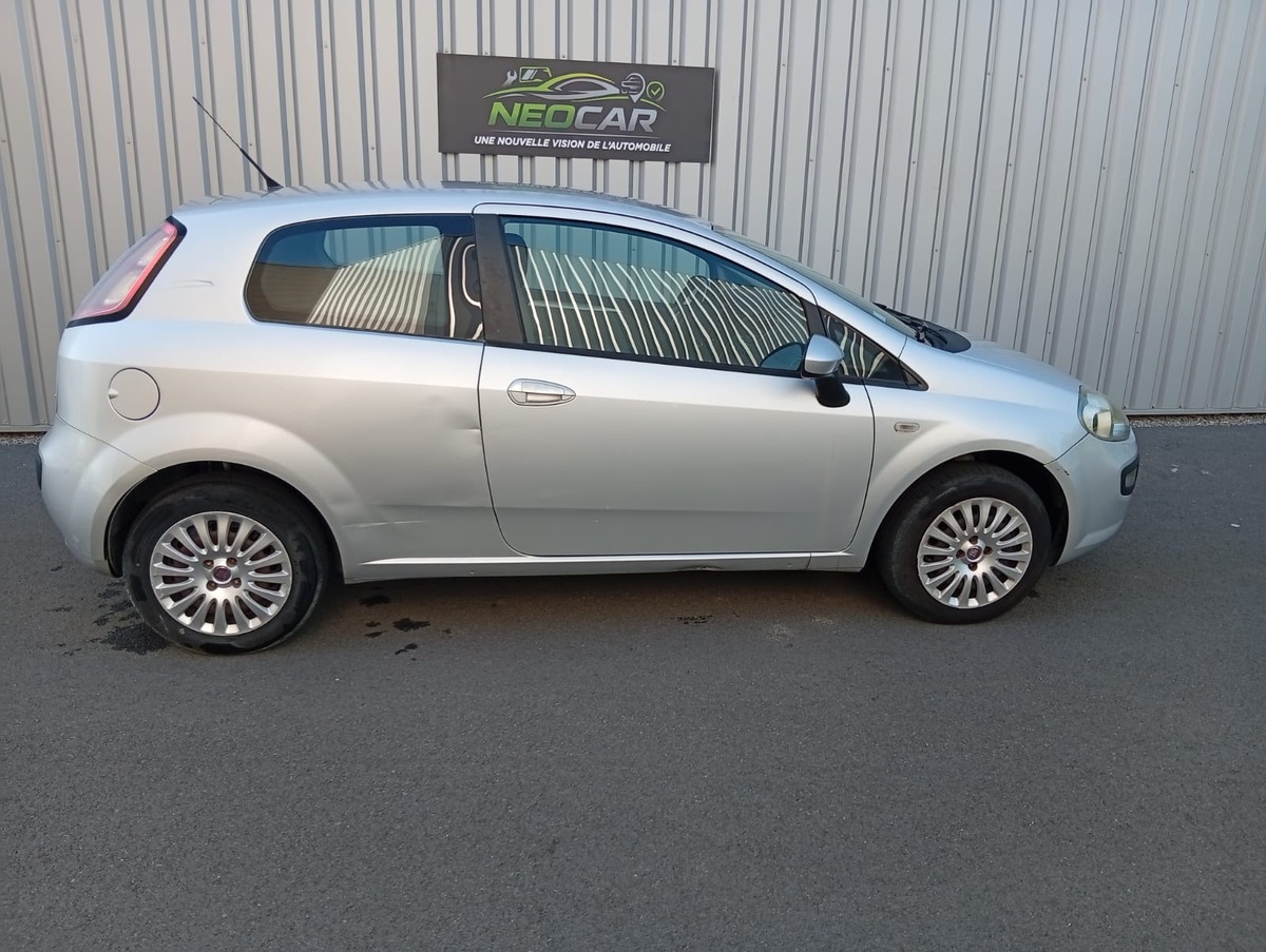 Fiat Punto evo 1.2 Essence / Première main / Distribution , Freins avants et révision Neufs