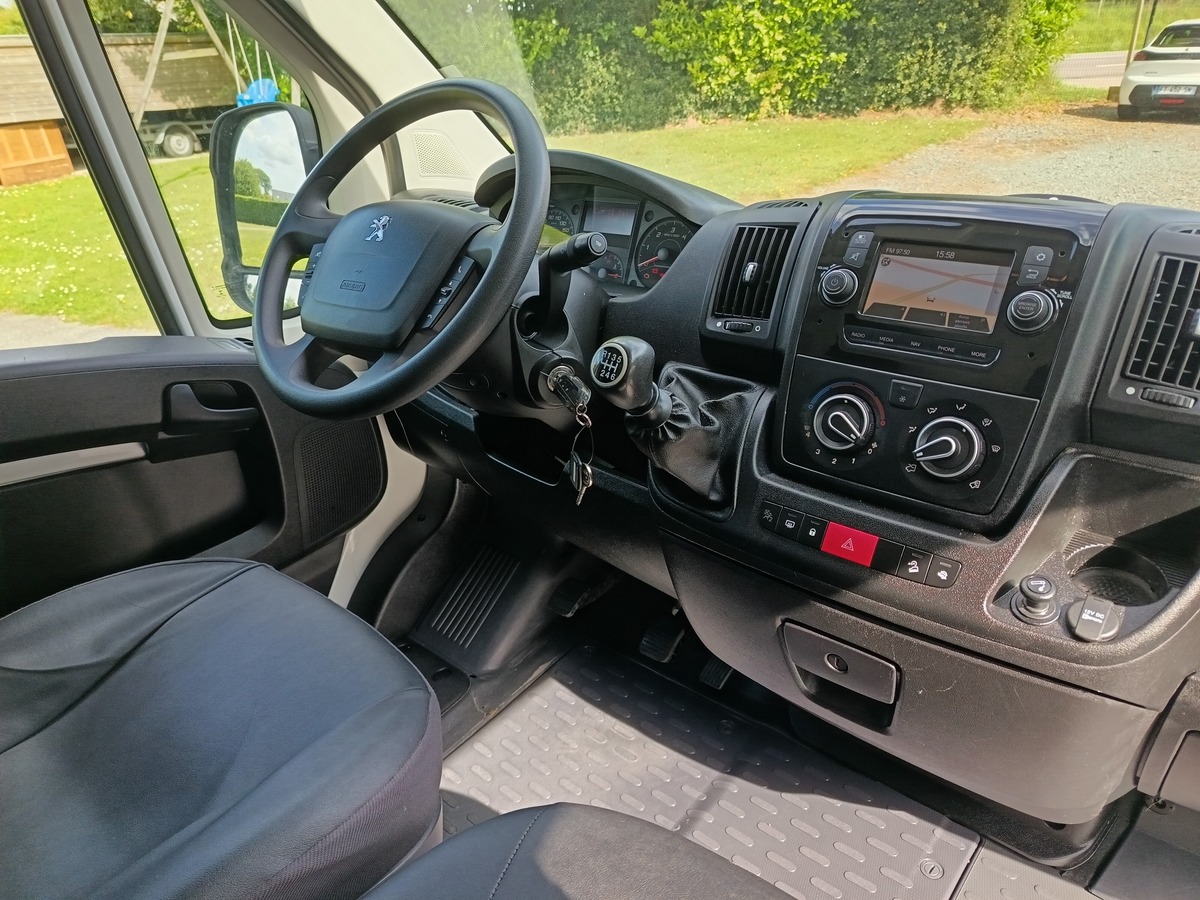 Peugeot Boxer L2H2 2.2 BLUEHDI 120 CH PREMIUM GTIE 6 MOIS