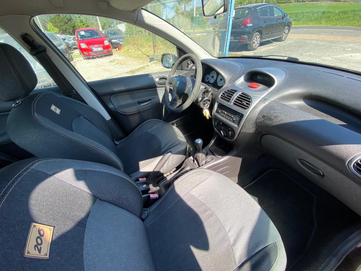 Peugeot 206 1.4 hdi 70cv 1ere main faible kilométrage d’origine 