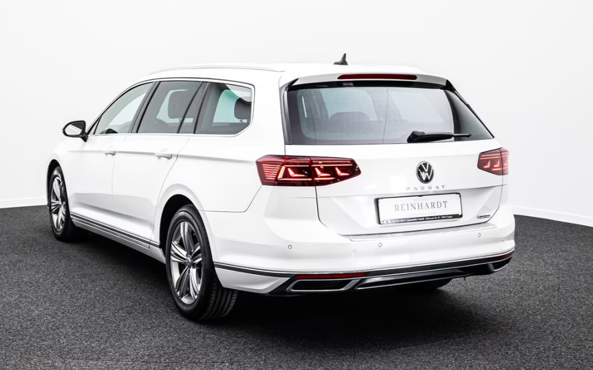 Volkswagen Passat SW VIII 2.0 TDI EVO 200ch Elegance 4Motion DSG7 Toit ouvrant Attelage