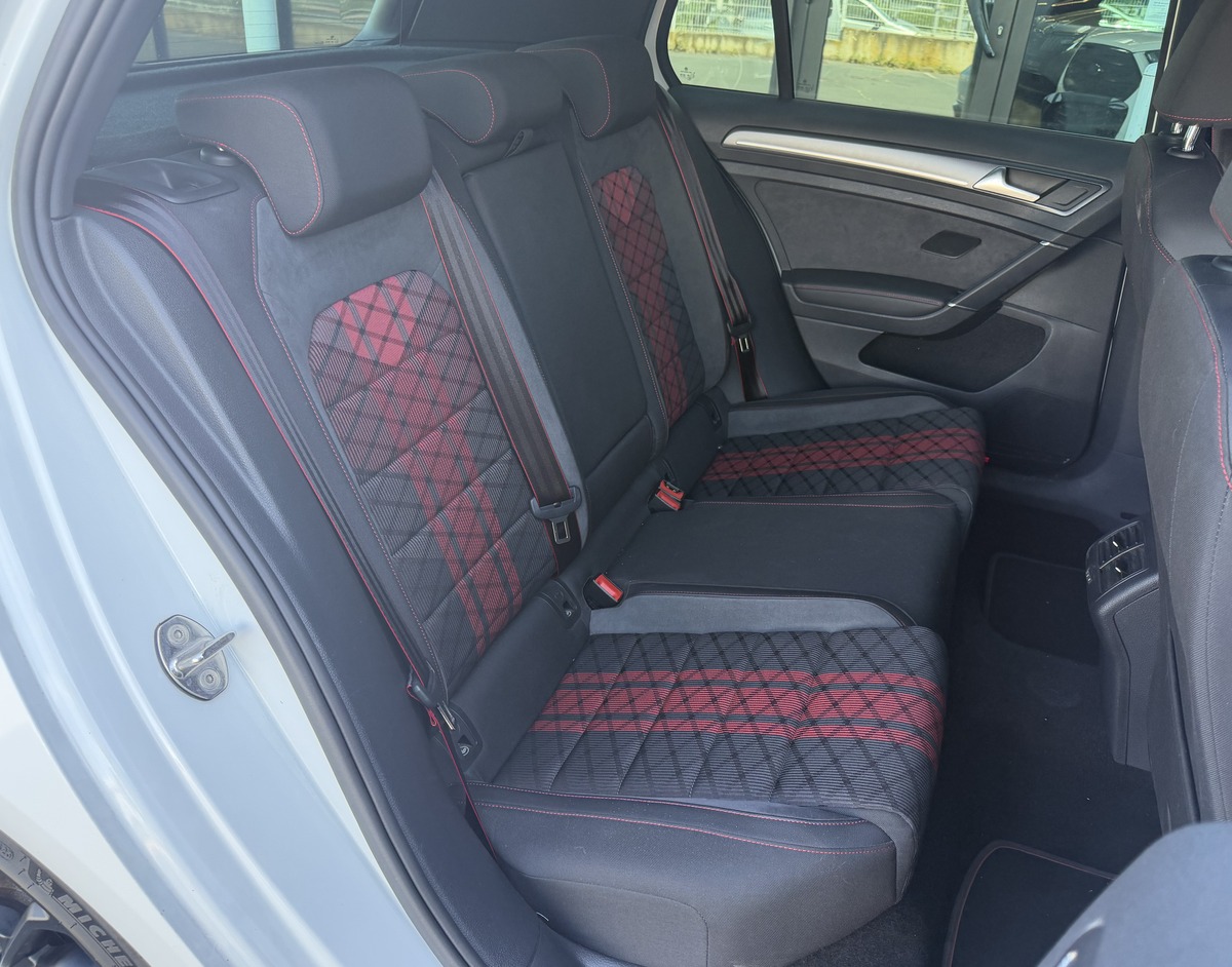 Volkswagen Golf VII - TCR / CarVertical / Echappement Akrapovic / Apple Carplay / Caméra