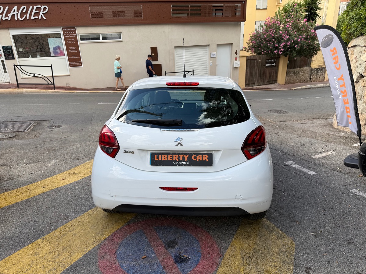 Peugeot 208 1.6 HDI 75 CV / Phase 2 / GPS / Climatisation / Carplay